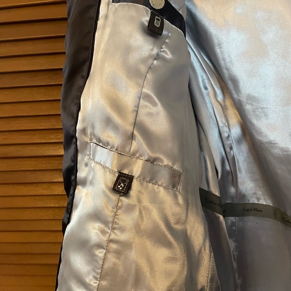 Beautiful metallic gray down winter coat, detachable fur lined hood - Picture 5 of 6